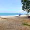 By The Beach - Luxury 2 Bedrooms Family Suite