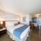 SeaCrest Oceanfront Hotel