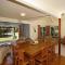 Hibiscus - Matapouri Holiday Home