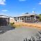 The Black Bach - Mt Maunganui Holiday Home