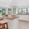 Kiwi Kuta with direct beach access -Matarangi Home