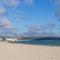 Ocean Apartment, 50 yds to Beach, Sleeps 10 - 韦茅斯