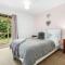 Central Peach - Queenstown Holiday Home