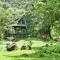Mindo Eco Chalet, Rio y Cascadas