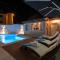 Villa San Tonini Deluxe Apartment with private heated swimming pool - Mravince