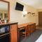 Travelodge by Wyndham Colorado Springs Airport - Peterson SFB