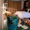 Cocoa Lily - River fronted studio with secure parking
