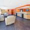 Days Inn & Suites by Wyndham Madison Heights MI