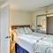 Riverfront Deck and Fire Pit Hot Springs Retreat! - 温泉城