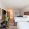 Holiday Inn Express & Suites Corona, an IHG Hotel