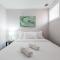 The Double Play - 1 Min Walk to Wrigley! Spacious 2BR - Perfect for Cubs Fans! - Chicago