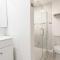The Double Play - 1 Min Walk to Wrigley! Spacious 2BR - Perfect for Cubs Fans! - Chicago