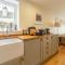 6 Sandy Lane