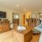 6 Sandy Lane