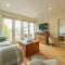6 Sandy Lane