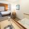 Holiday Inn Express Hotel & Suites Detroit-Utica, an IHG Hotel - Utica