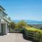 Hilltop Getaway - Views and Spa Pool! Hilltop Getaway - Views and Spa Pool!