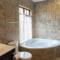 Ruth Avenue Guest House - 伊登维尔