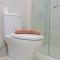 Best Price Studio Apartment at Gold Coast By Travelio