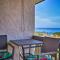 Kona Condo with View, Walk to Beach and Restaurants Kona Condo with View, Walk to Beach and Restaurants