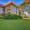 Kona Condo with View, Walk to Beach and Restaurants Kona Condo with View, Walk to Beach and Restaurants