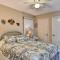 Colorful Bungalow with Pool Less Than 2 Mi to Upham Beach! - سانت بيتي بيتش