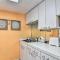 Colorful Bungalow with Pool Less Than 2 Mi to Upham Beach! - سانت بيتي بيتش