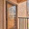 Colorful Bungalow with Pool Less Than 2 Mi to Upham Beach! - سانت بيتي بيتش