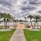 Colorful Bungalow with Pool Less Than 2 Mi to Upham Beach! - سانت بيتي بيتش