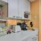 Colorful Bungalow with Pool Less Than 2 Mi to Upham Beach! - سانت بيتي بيتش