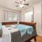 Mid-century Home 2 miles to UF, Downtown, and Shands Plus Walk to Coffee Culture, Planet Fitness and Alfred A Ring Park