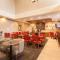  Holiday Inn Express & Suites