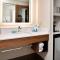 Holiday Inn Express Hotel & Suites North Kansas City by IHG