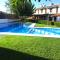 Vistaluque - Casa Adosada de 3 habitaciones con Piscina y Pista de Padel