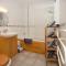 Riverbank View Three Bedroom Apartment with Free Parking