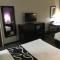 La Quinta Inn & Suites by Wyndham Louisville East - Луисвилл