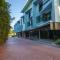 Saras Nest - Top Floor Seaview apartments