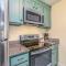 Beautifully Upgraded, Full Kitchen, Comfy King Bed, AC condo
