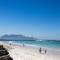 Modern Beachfront with swimming pool- 27 Azure, Blouberg, Cape Town