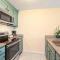Beautifully Upgraded, Full Kitchen, Comfy King Bed, AC condo