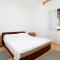 Apartments with parking space Lokva Rogoznica, Omis - 10358