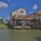 Tropical Oasis In Beautiful Galveston-Tiki Island home - Virginia Point