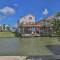 Tropical Oasis In Beautiful Galveston-Tiki Island home - Virginia Point