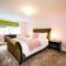 Luxury Travel Emporium HG1 - 2 Luxury apartments with Parking Space - in town centre