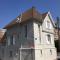 Historic "Touquettoise" villa, located in heart of the village, 100m from the beach, with sunny terrace and private garden