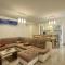 Complex of 2 villas Olivia-Aurora with 2 private pools for up to 20 persons only 200m from the beach - Баньоле