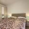 Complex of 2 villas Olivia-Aurora with 2 private pools for up to 20 persons only 200m from the beach - Баньоле