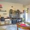 Long Beach Condo with Balcony about 2 Mi to Downtown!