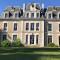 Château des Essards avec piscine et jacuzzi - 朗热