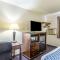 Econo Lodge Inn & Suites - Auburn